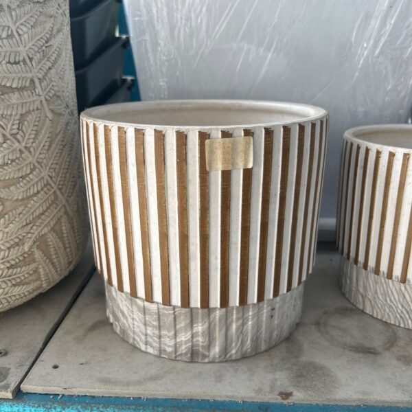 CERAMIC VASE - GOLD VERTICAL LINE
