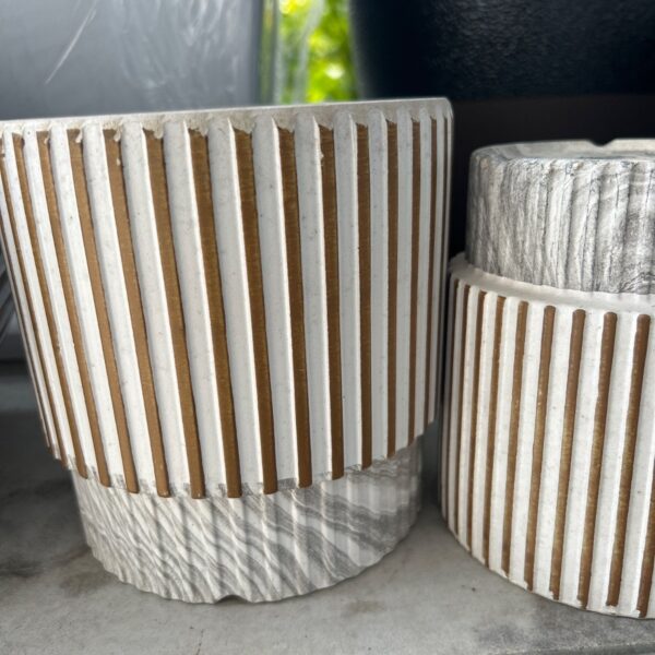CERAMIC VASE - GOLD VERTICAL LINE